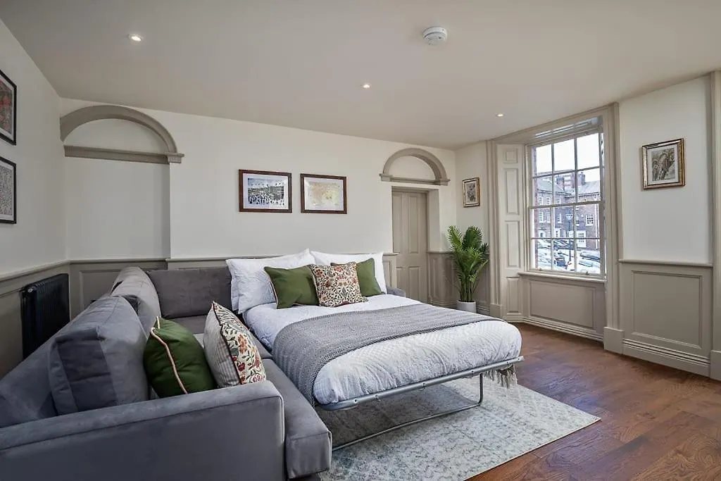 Paradise Square-Remodelled 18Th Century Apartment Sheffield