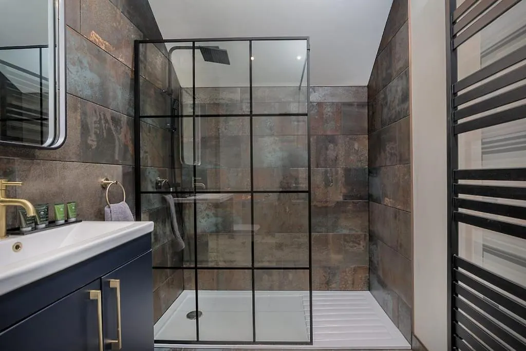 Paradise Square-Remodelled 18Th Century Apartment Sheffield